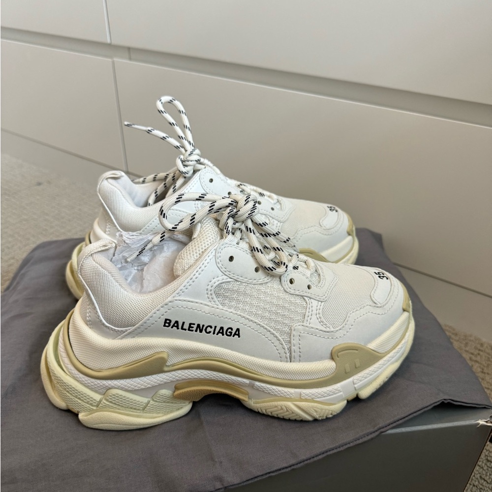 AUTHENTIC BALENCIAGA WOMEN'S TRIPLE S SNEAKER